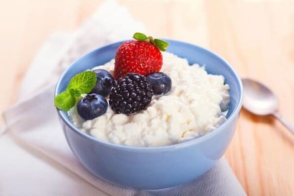 Curd with fruit